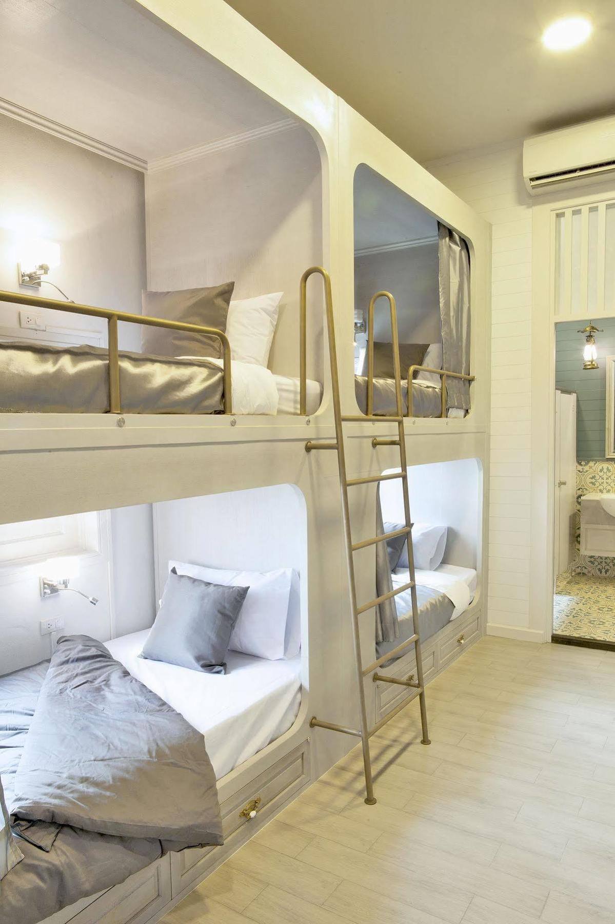 Golden Mountain Hostel Bangkok Buitenkant foto